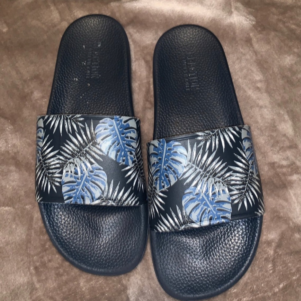 Kenneth Cole Slides